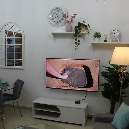 Newly Furnished One Bedroom Apartment Next To Metro & Beach In Marina Residence 두바이 외부 사진