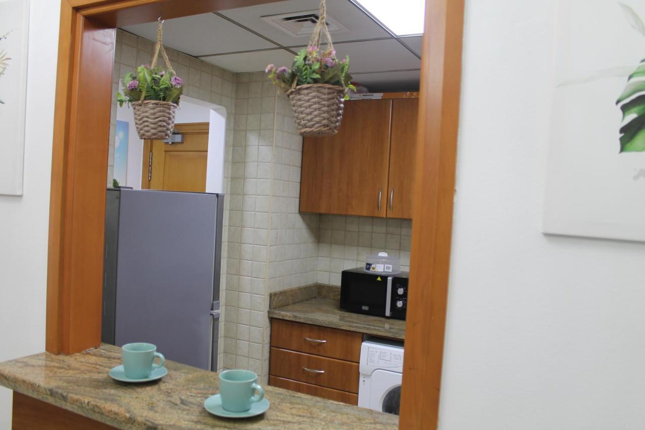 Newly Furnished One Bedroom Apartment Next To Metro & Beach In Marina Residence 두바이 외부 사진