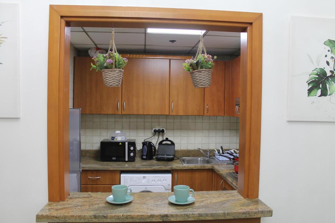 Newly Furnished One Bedroom Apartment Next To Metro & Beach In Marina Residence 두바이 외부 사진